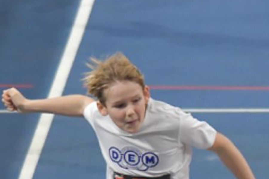 Jari wint 150 meter bij nationale indoor D-spelen