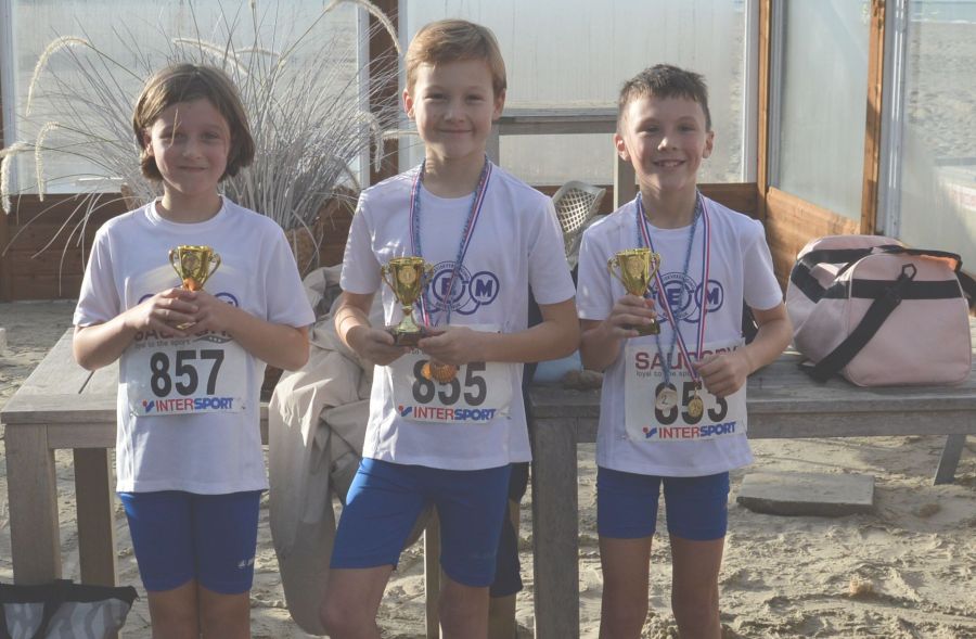 Compleet DEM podium bij jeugdlopen Denneman cross