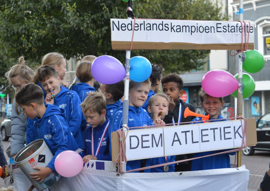 Huldiging estafette kampioenen