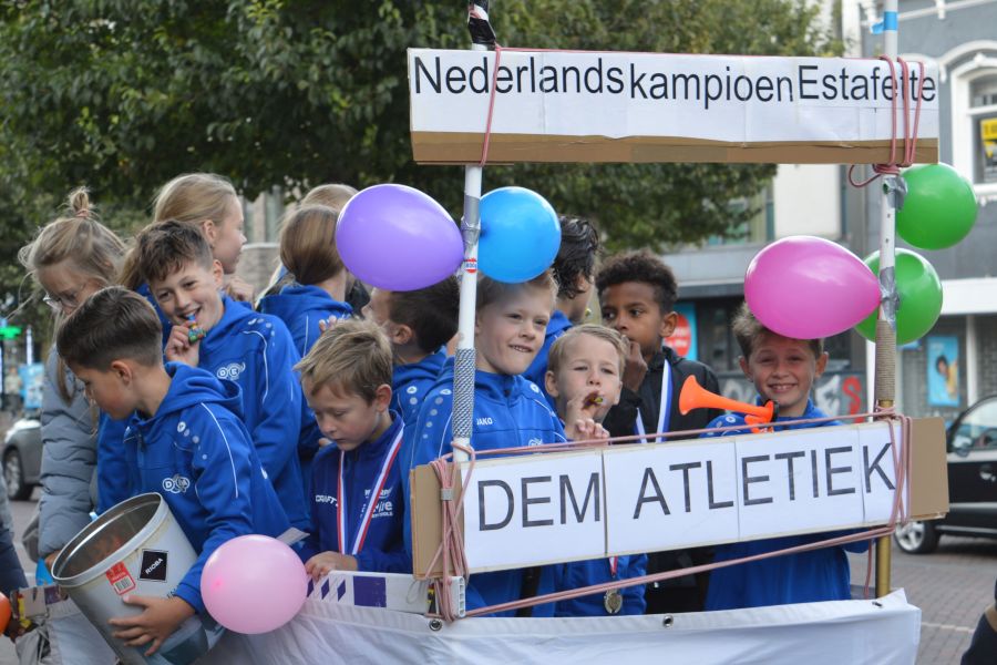 Huldiging estafette kampioenen